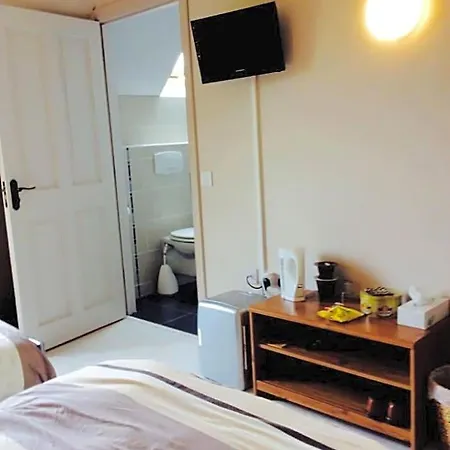 Holland House F94dp26 Oda ve Kahvaltı 4*